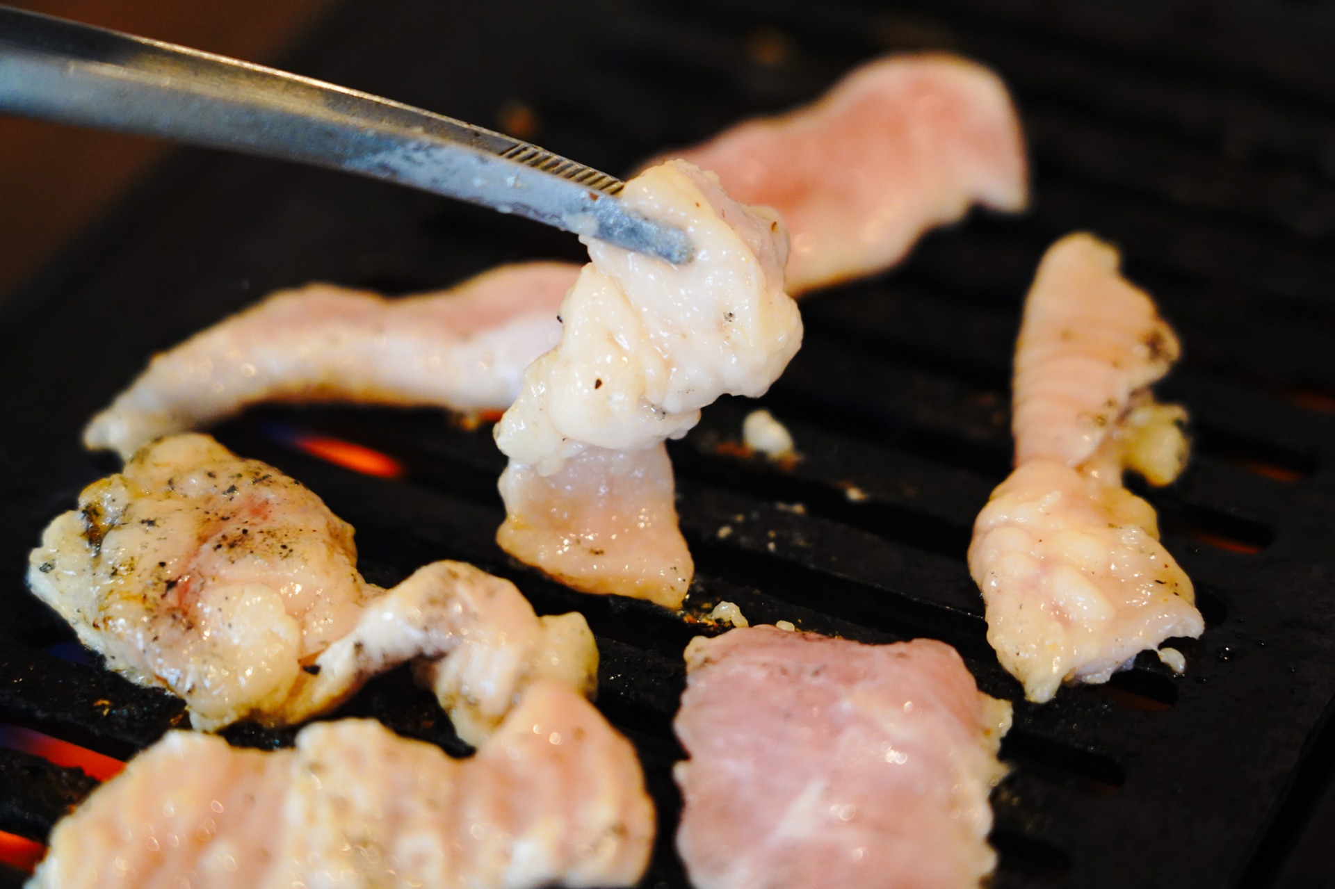 個室もご用意！宝塚市の『焼肉dining勲』は厳選肉をランチや宴会で楽しめる焼肉屋です。